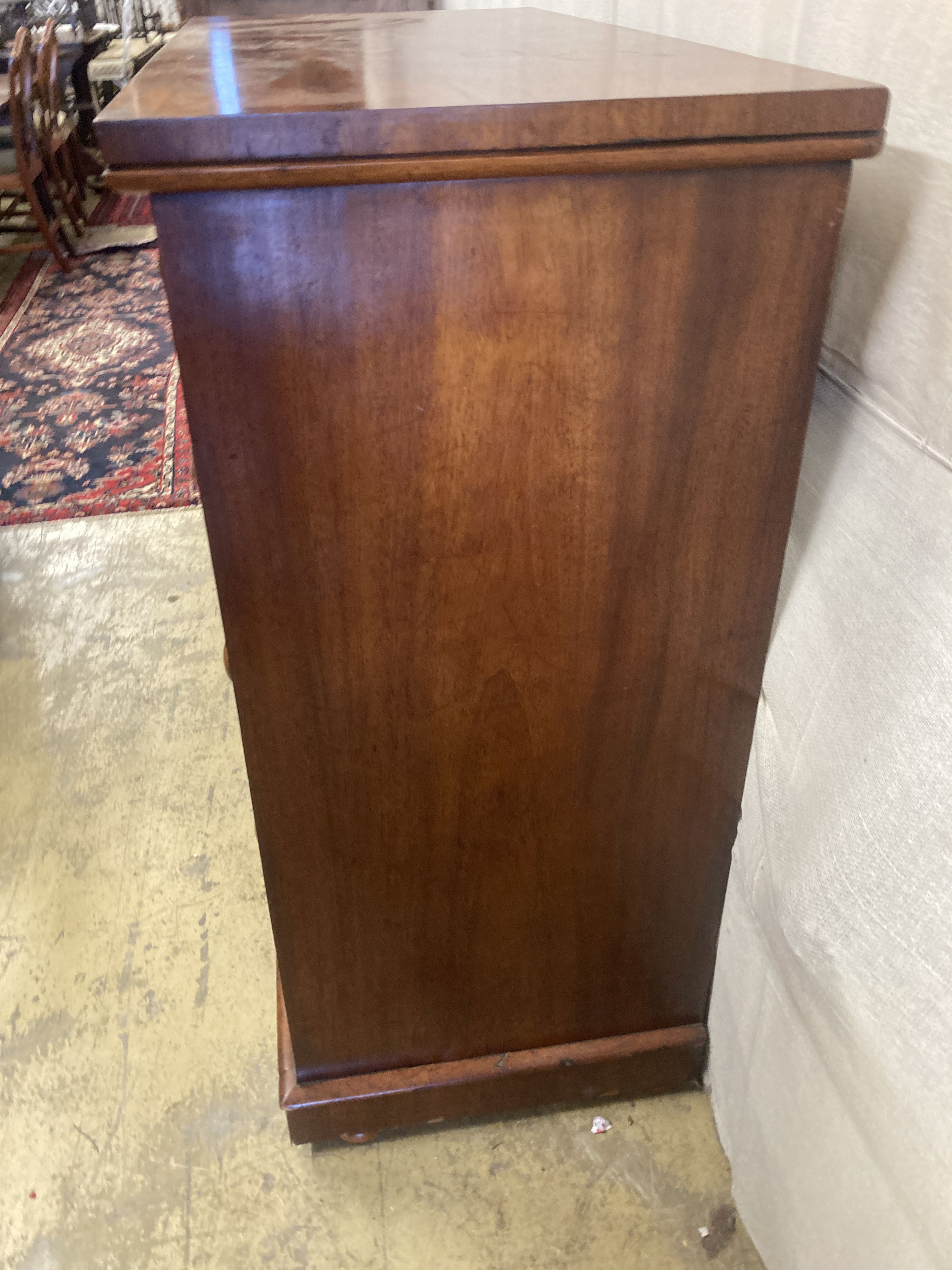 A Victorian mahogany chest of drawers, width 109cm, depth 50cm, height 112cm